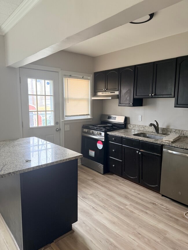 1416 E Cold Spring Ln in Baltimore, MD - Foto de edificio - Building Photo