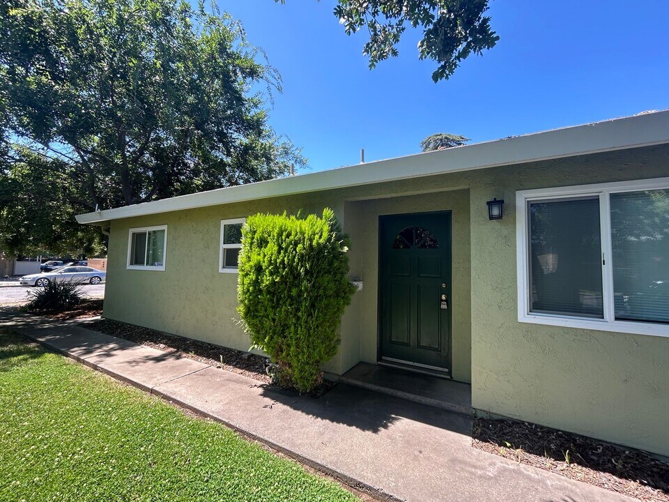 1246 W 5th St in Chico, CA - Building Photo