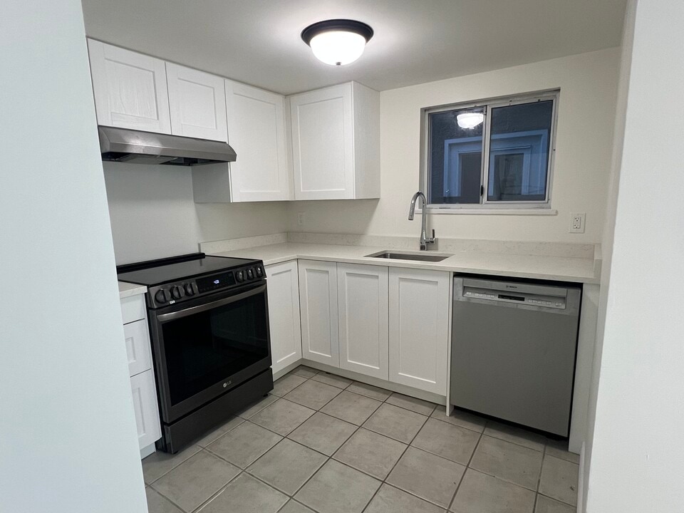 3285 8th Av W in Vancouver, BC - Building Photo