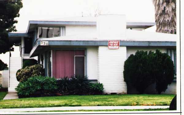 330 E 99th St in Inglewood, CA - Building Photo