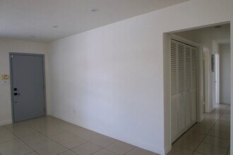 3011 SW 97th Ct in Miami, FL - Foto de edificio - Building Photo