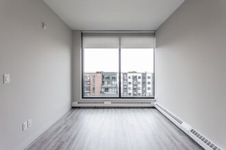 Le Louvre Residences in Edmonton, AB - Building Photo - Interior Photo