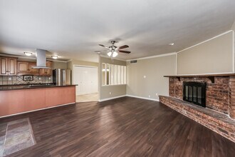 404 Woodcrest Way in Forney, TX - Foto de edificio - Building Photo