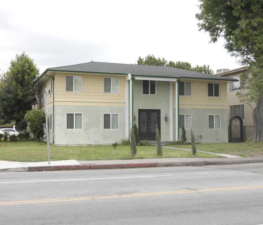 4946 Whitsett Ave in Valley Village, CA - Foto de edificio
