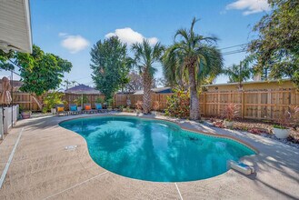 13833 Dominica Dr in Seminole, FL - Building Photo - Building Photo