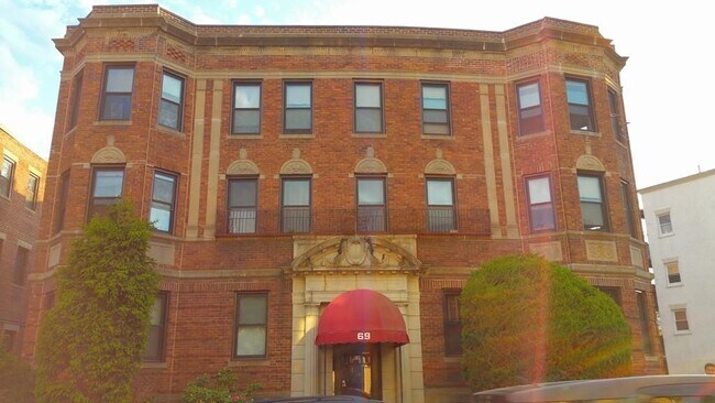 69 Quint Ave, Unit 15 in Boston, MA - Building Photo - Building Photo