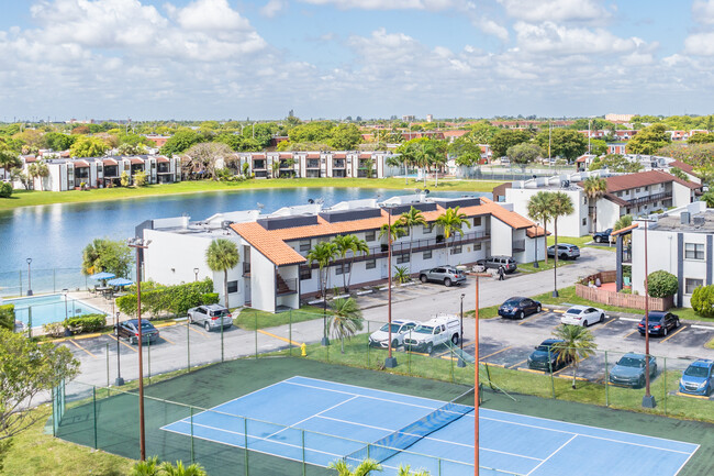 West Lake Village Condos in Miami, FL - Building Photo - Building Photo