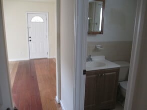 208 Vine St, Unit 1 Floor in Elizabeth, NJ - Building Photo - Building Photo