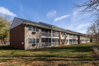 Park Apartments in Bordentown, NJ - Building Photo - Building Photo