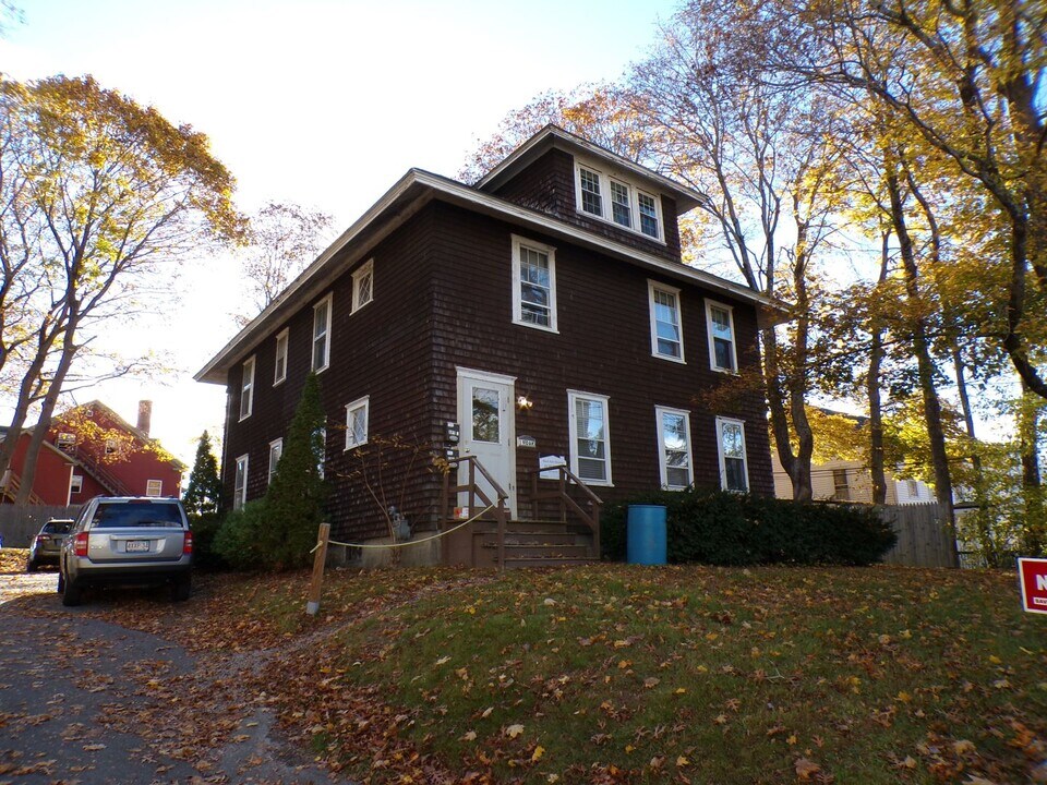 19 Oak St in Orono, ME - Building Photo