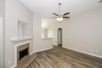 5675 Mandy Smith Ln in Memphis, TN - Foto de edificio - Building Photo