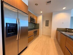 1050 Brickell Ave, Unit 3202 in Miami, FL - Building Photo - Building Photo