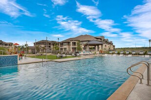 Hawthorne at Blanco Riverwalk in San Marcos, TX - Building Photo