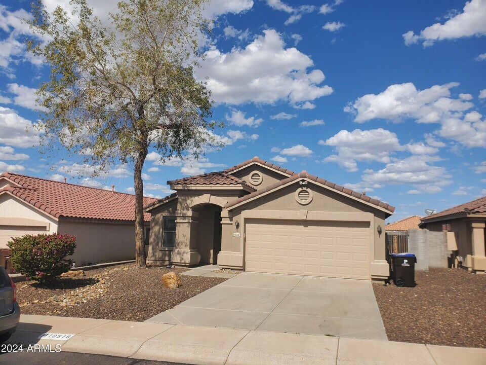 10518 W Foothill Dr in Peoria, AZ - Building Photo