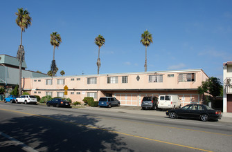 Parkview Manor in Oxnard, CA - Building Photo - Building Photo