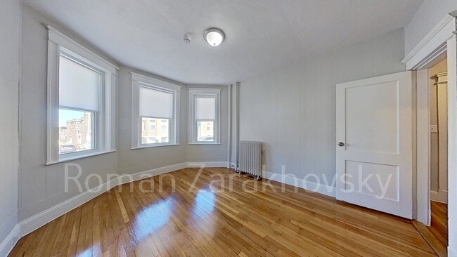 219 Kelton St, Unit 1 in Boston, MA - Foto de edificio - Building Photo