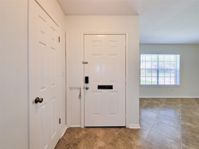 2115 Forest Oaks Dr in Houston, TX - Foto de edificio - Building Photo