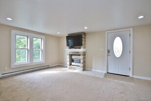 208 Myrtle Ave in Mahopac, NY - Building Photo