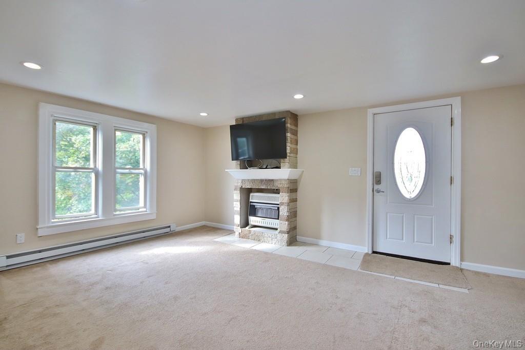 208 Myrtle Ave in Mahopac, NY - Building Photo