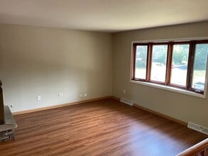 6415 Londonderry Dr in Cary, IL - Building Photo - Building Photo