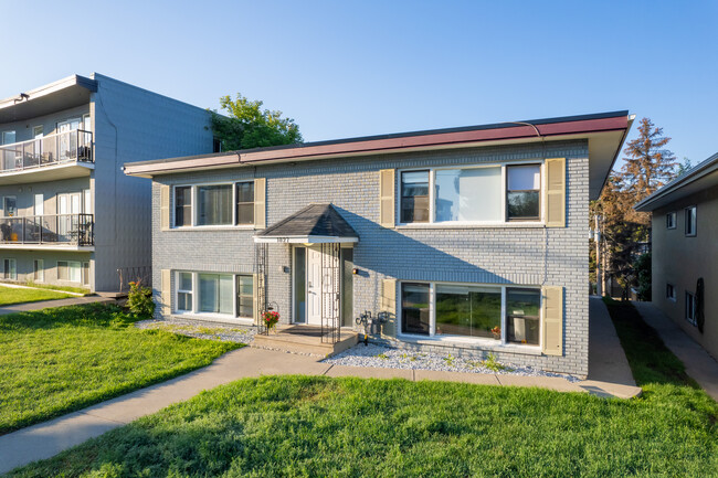 1827 26th Ave SW in Calgary, AB - Building Photo - Building Photo