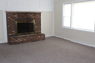 1332 Sutherland Ave in Kalamazoo, MI - Foto de edificio - Building Photo