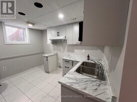 23 Princess Blvd in Grimsby, ON - Building Photo