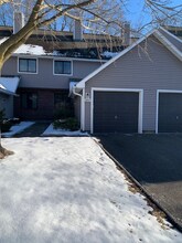 2703 Mill Pond Dr in South Windsor, CT - Building Photo - Building Photo