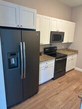 1216 33rd Ave SW in Vero Beach, FL - Foto de edificio - Building Photo