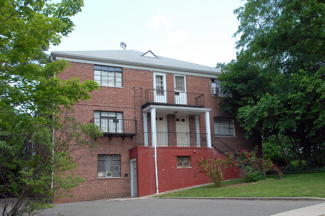 10 Hillside Ave in Englewood, NJ - Building Photo - Building Photo