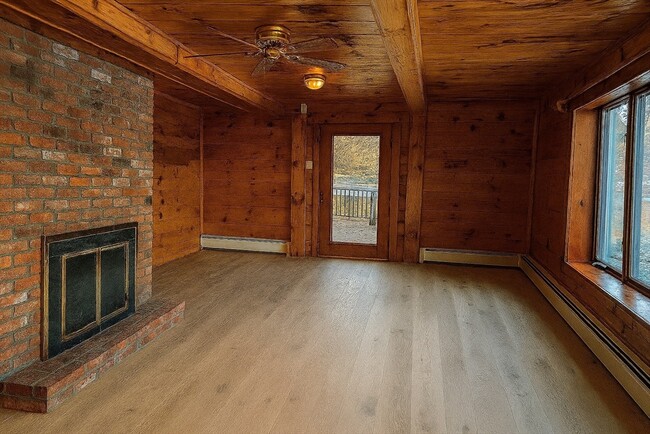 27 Carrier Ln in Sutton, MA - Building Photo - Building Photo