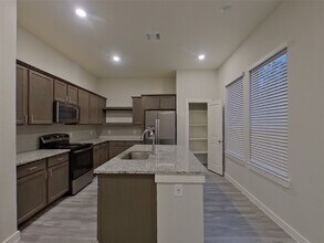 9835 Willow Creek Commerce Dr in Tomball, TX - Building Photo - Building Photo