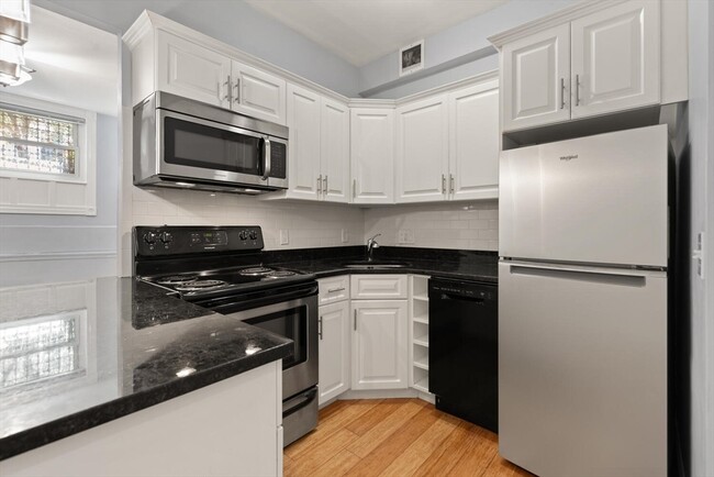 35 Bay State Rd, Unit BF in Boston, MA - Foto de edificio - Building Photo