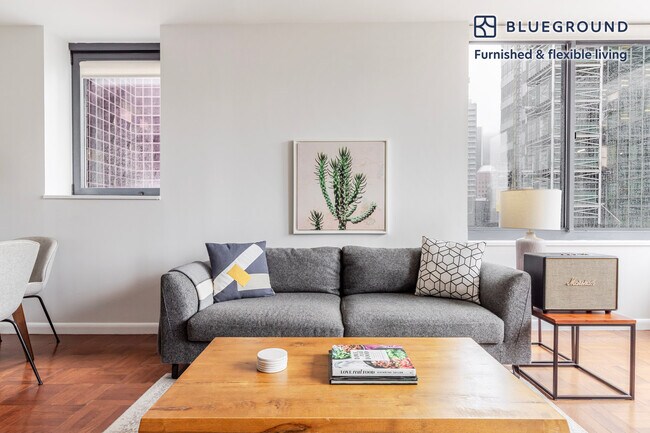 235 W 48th St in New York, NY - Building Photo - Building Photo