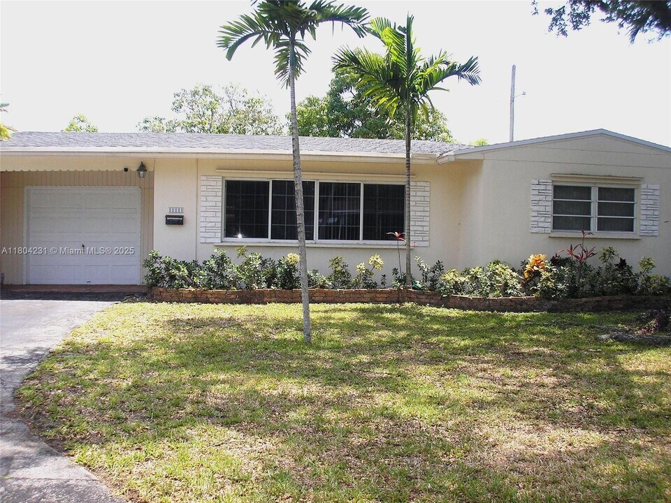 11111 SW 78th Ct in Pinecrest, FL - Building Photo