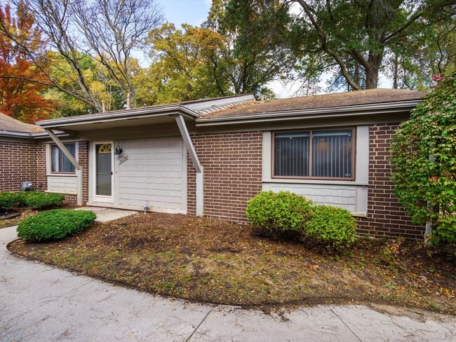 26656 Farmbrook Villa Dr, Unit Spacious ranch condo in Southfield, MI - Building Photo - Building Photo