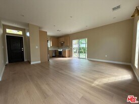 20748 Stagg St in Los Angeles, CA - Building Photo