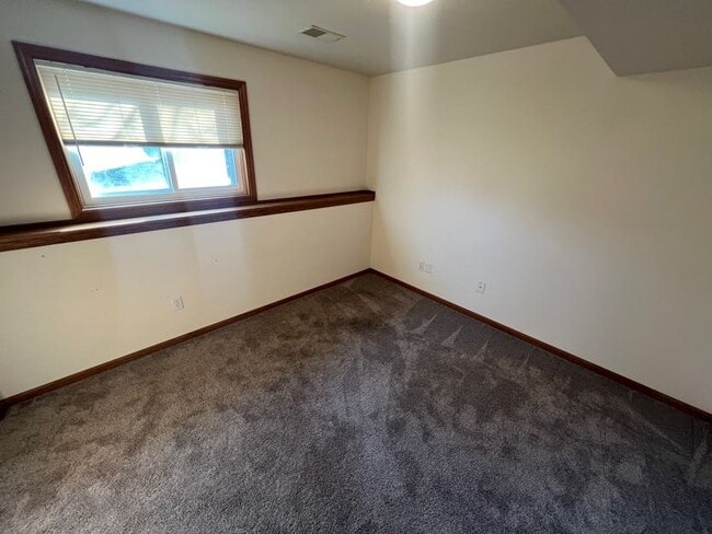 910 N Clover Ln in Cottage Grove, WI - Building Photo - Building Photo