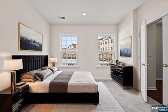 9 Landmark Ln, Unit 1003 in Fair Lawn, NJ - Foto de edificio - Building Photo