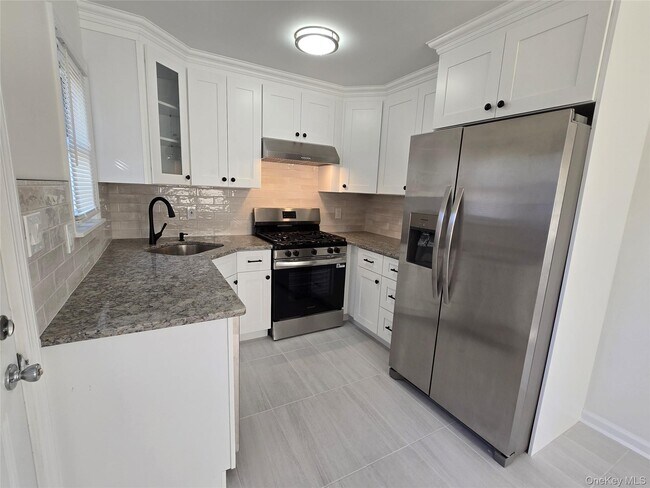 153 Barwick Blvd in Mineola, NY - Building Photo - Building Photo