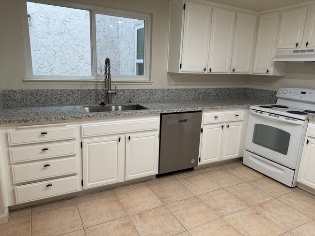 1270 Hartford Cir in Fairfield, CA - Building Photo - Building Photo