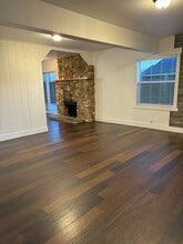 646 N Ross Ln in Medford, OR - Building Photo - Building Photo