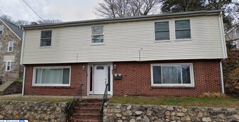 253 Lincoln Ave, Unit First floor in Saugus, MA - Building Photo