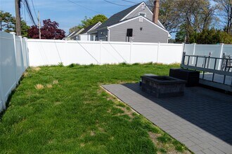 42 Madison Dr in Babylon, NY - Building Photo - Building Photo
