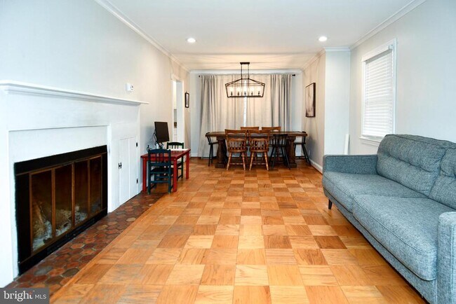 9325 Long Branch Pkwy in Silver Spring, MD - Building Photo - Building Photo