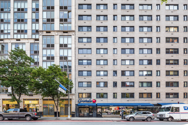 401 E 65th St in New York, NY - Foto de edificio - Building Photo