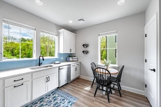 30 Excelsior Spring Ave in Saratoga Springs, NY - Building Photo - Building Photo