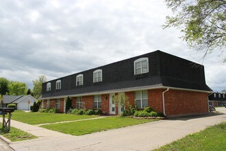 West Chestnut Apartments in Chillicothe, IL - Building Photo - Building Photo