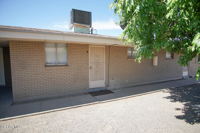 8608 Lawson St in El Paso, TX - Foto de edificio - Building Photo