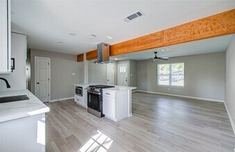 411 Oaklawn St in League City, TX - Building Photo - Building Photo